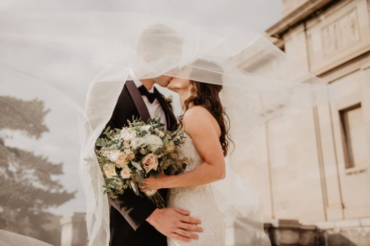how to choose a wedding dress