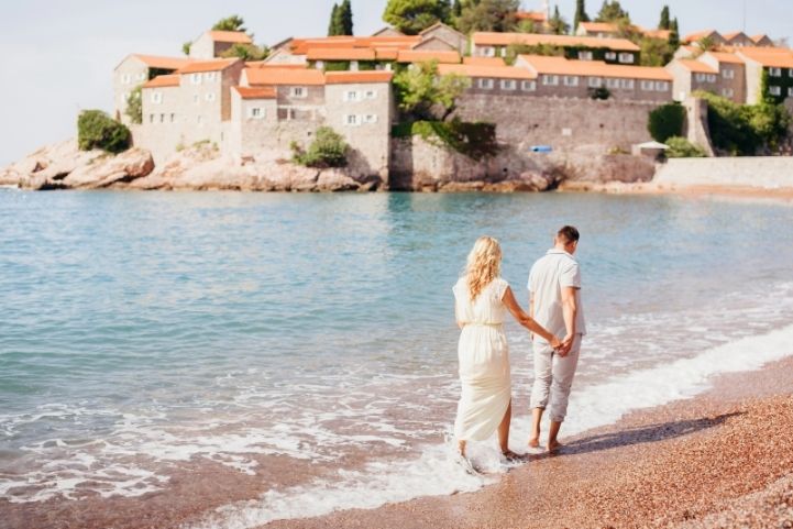 romantic honeymoon essentials
