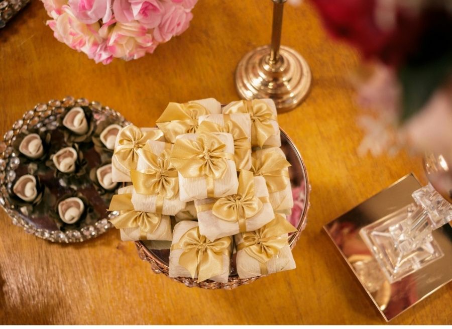 different types of wedding favors