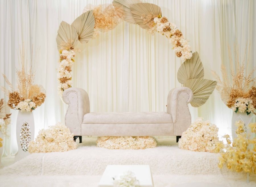 how to choose a wedding arch