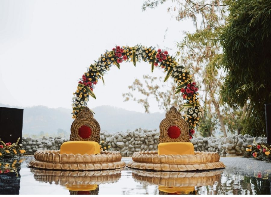 how to choose a wedding arch