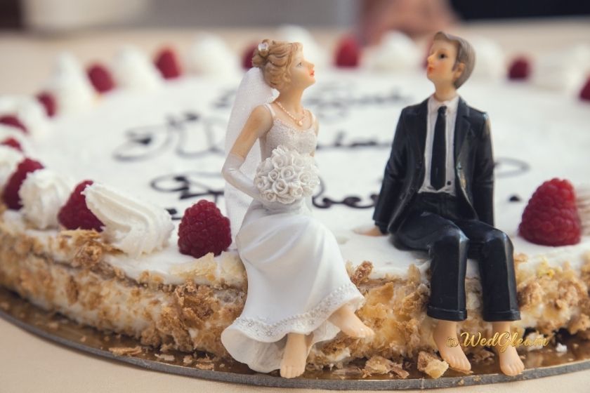 How To Choose A Wedding Cake Topper: Expert Tips for Perfection how to choose a wedding cake topper