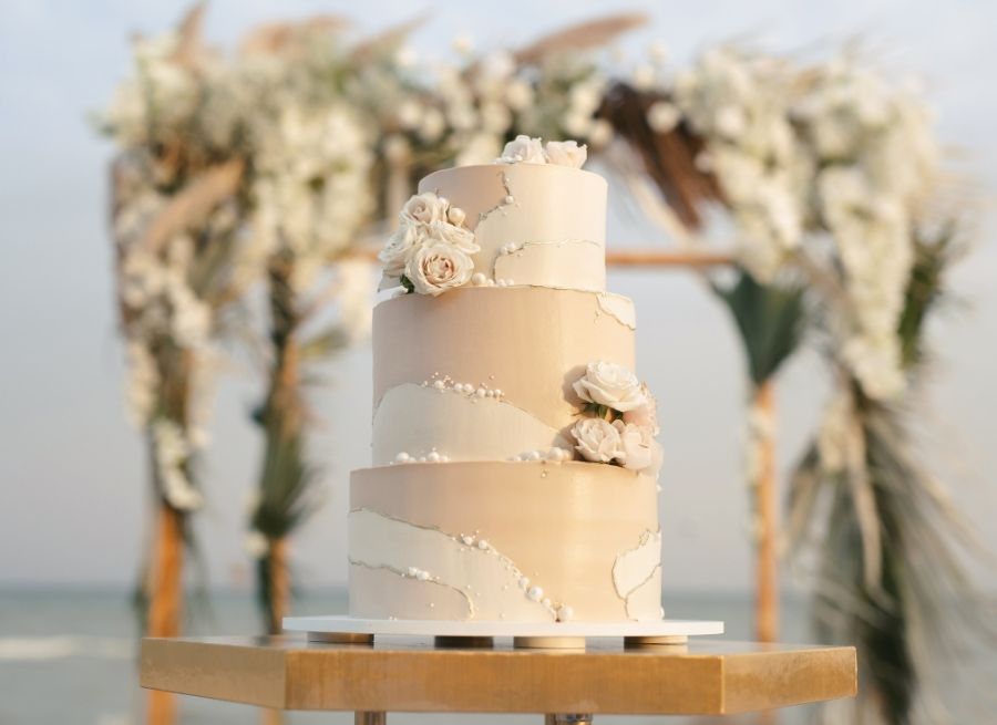 how to choose a wedding cake topper