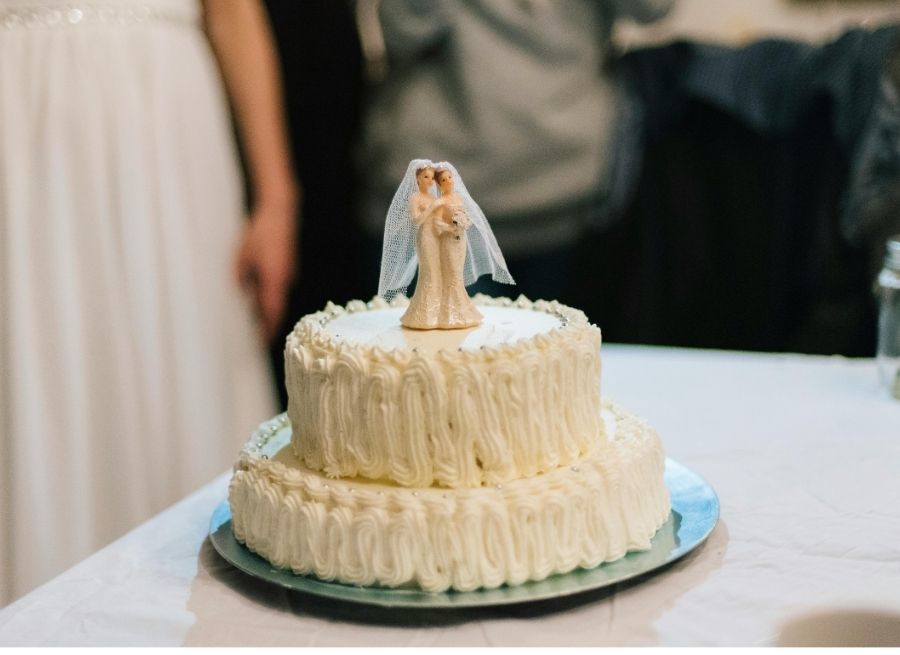how to choose a wedding cake topper