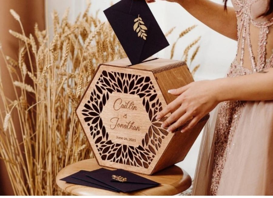 how to choose a wedding card box