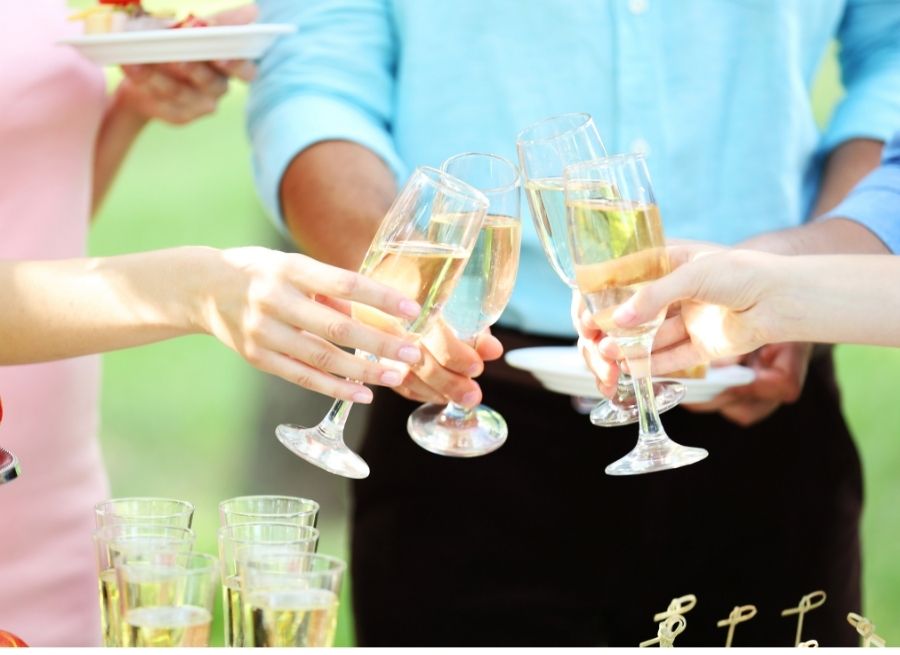 how to choose wedding champagne glasses