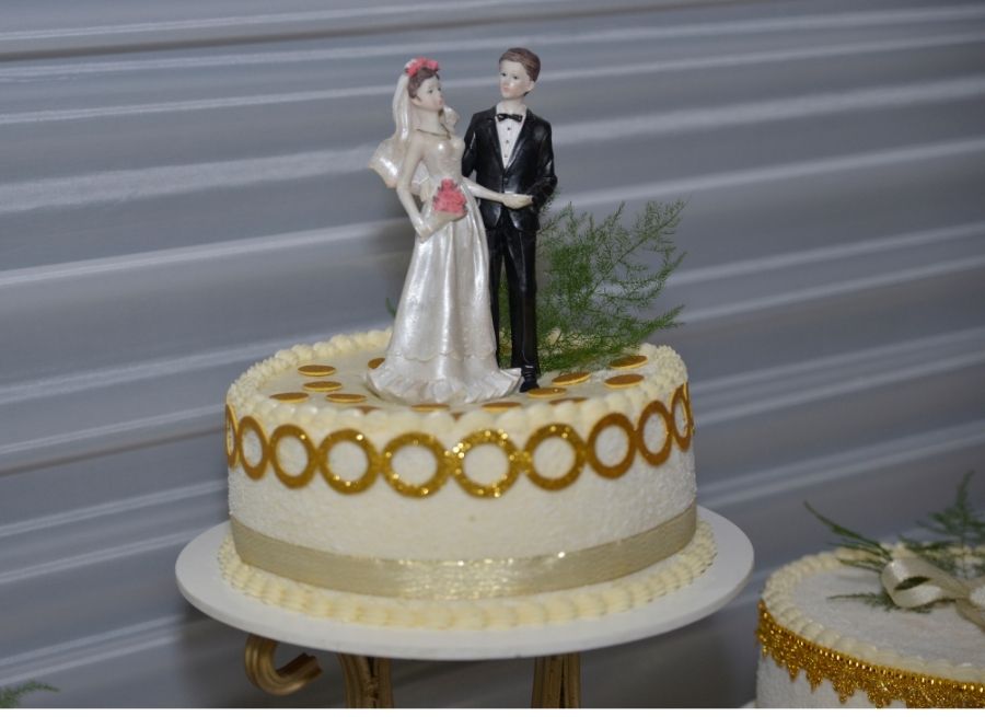 wedding cake topper materials compared
